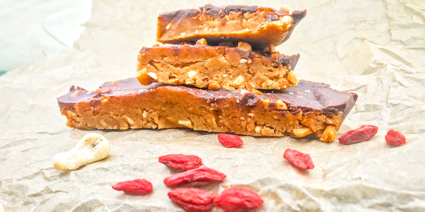 Batoane raw vegane cu unt de arahide