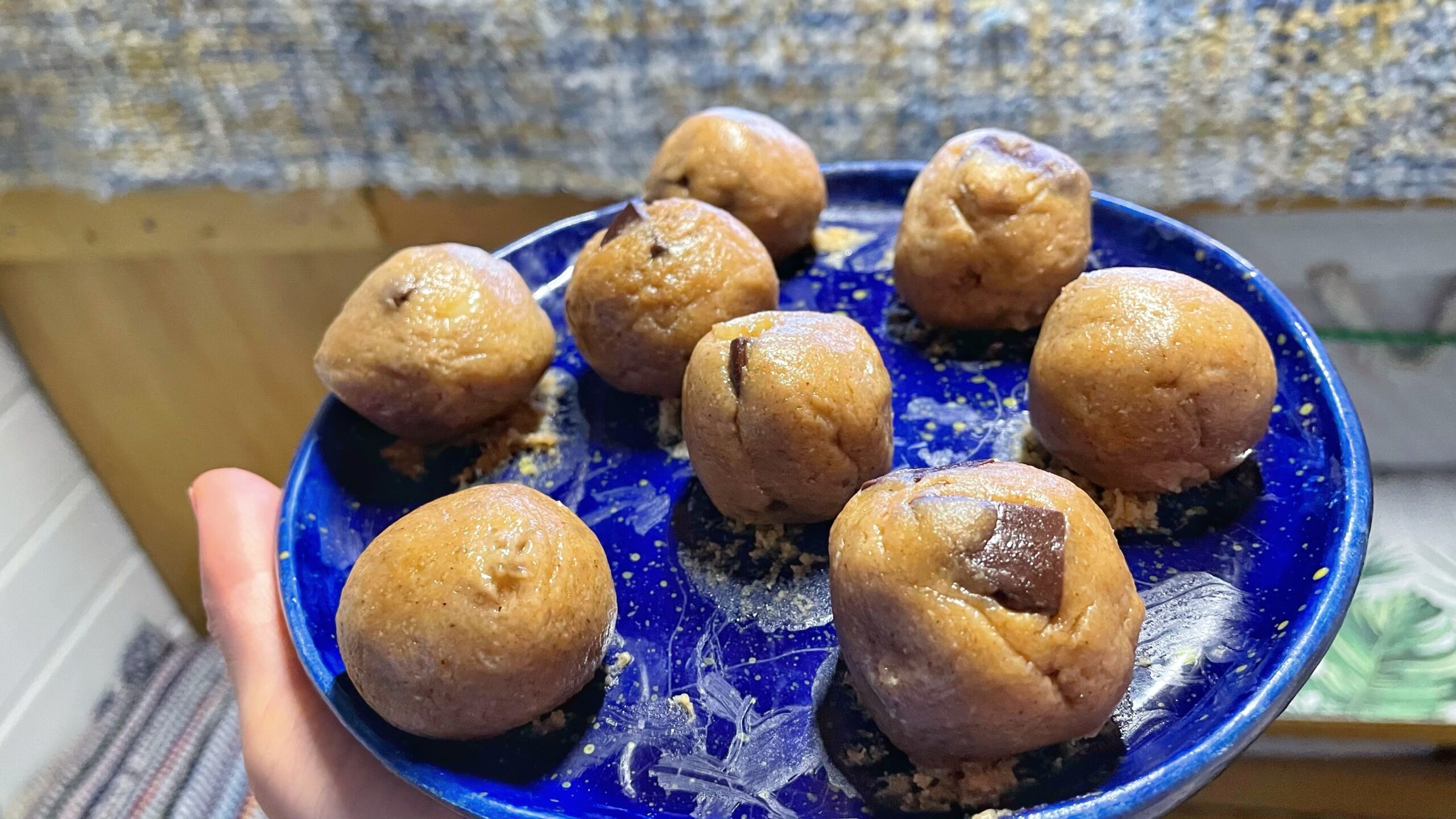 Bilute raw-vegane din 4 ingrediente