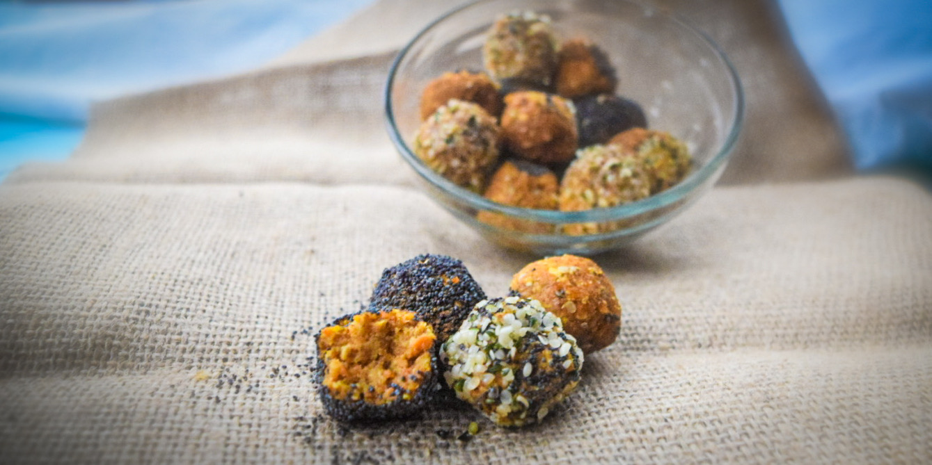 Bomboane raw-vegane cu morcov si scortisoara