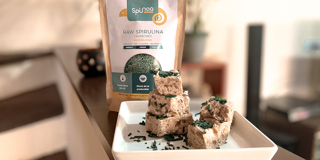 Caramel glace cu spirulina crunchies