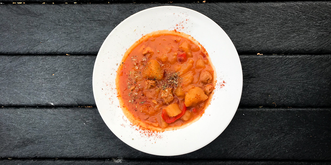 Gulas vegan cu soia cubulete