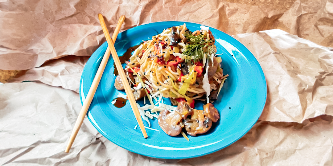 Konjac noodles cu ciuperci si seminte de chimen negru
