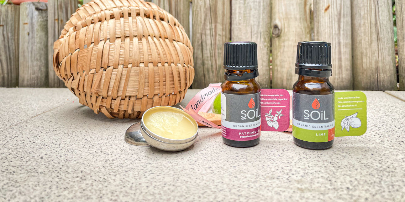 Parfum solid vegan cu ceara de soia