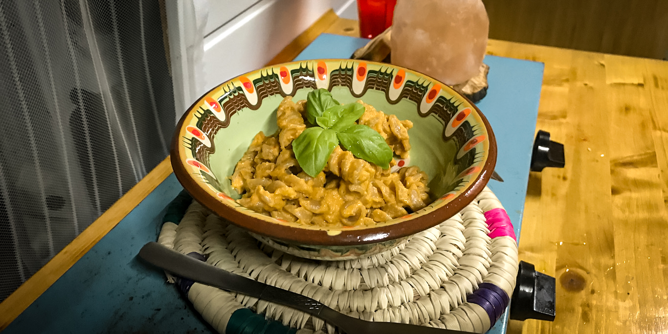 Paste cu sos pesto rose din caju