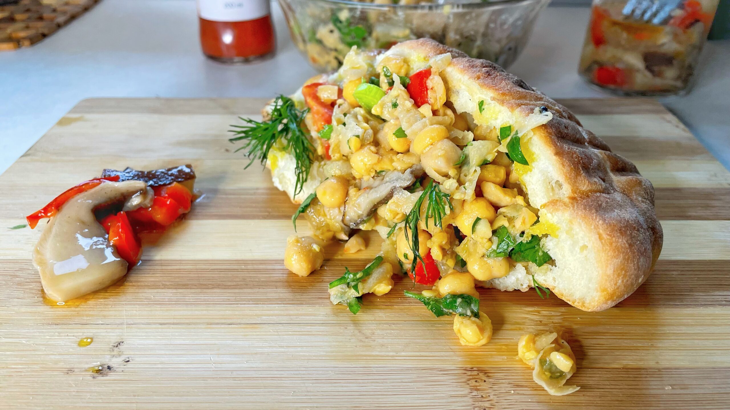 Pita cu salata de ciuperci shiitake
