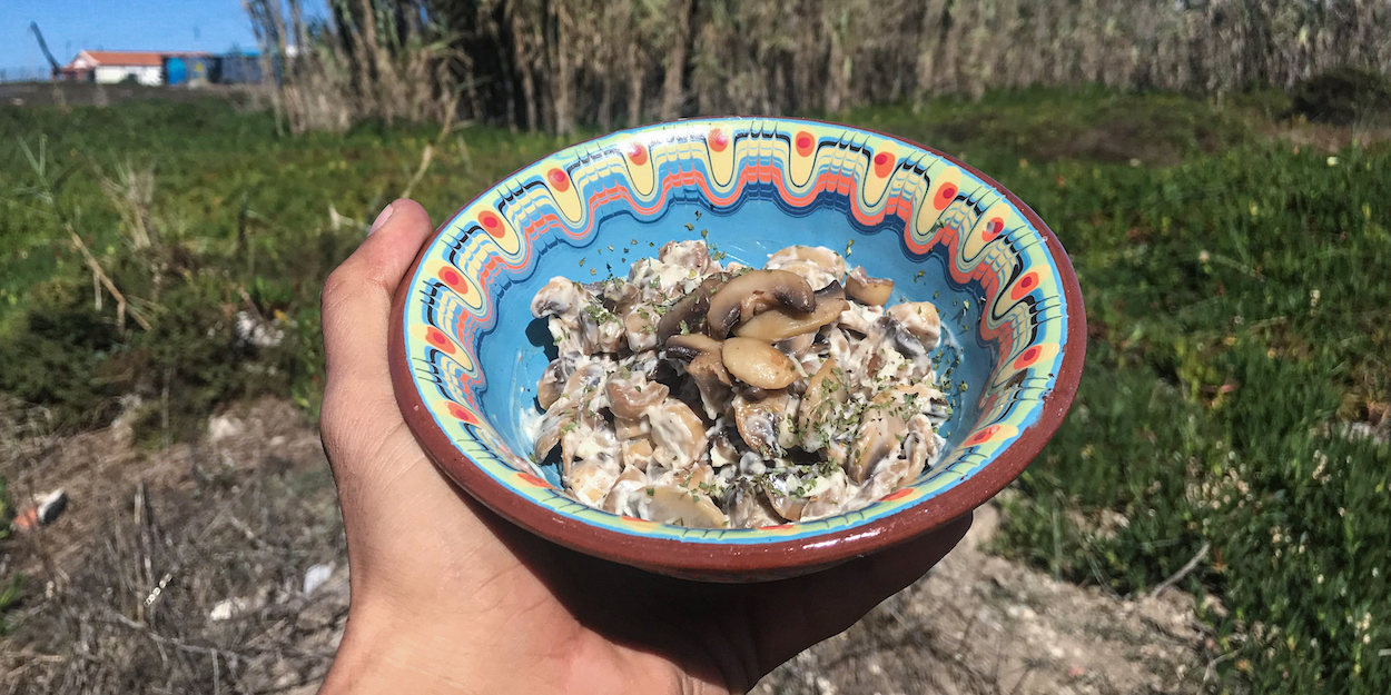 Salata de ciuperci cu maioneza vegana si usturoi