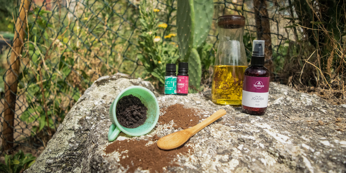 Scrub cu zat de cafea si vitamina E