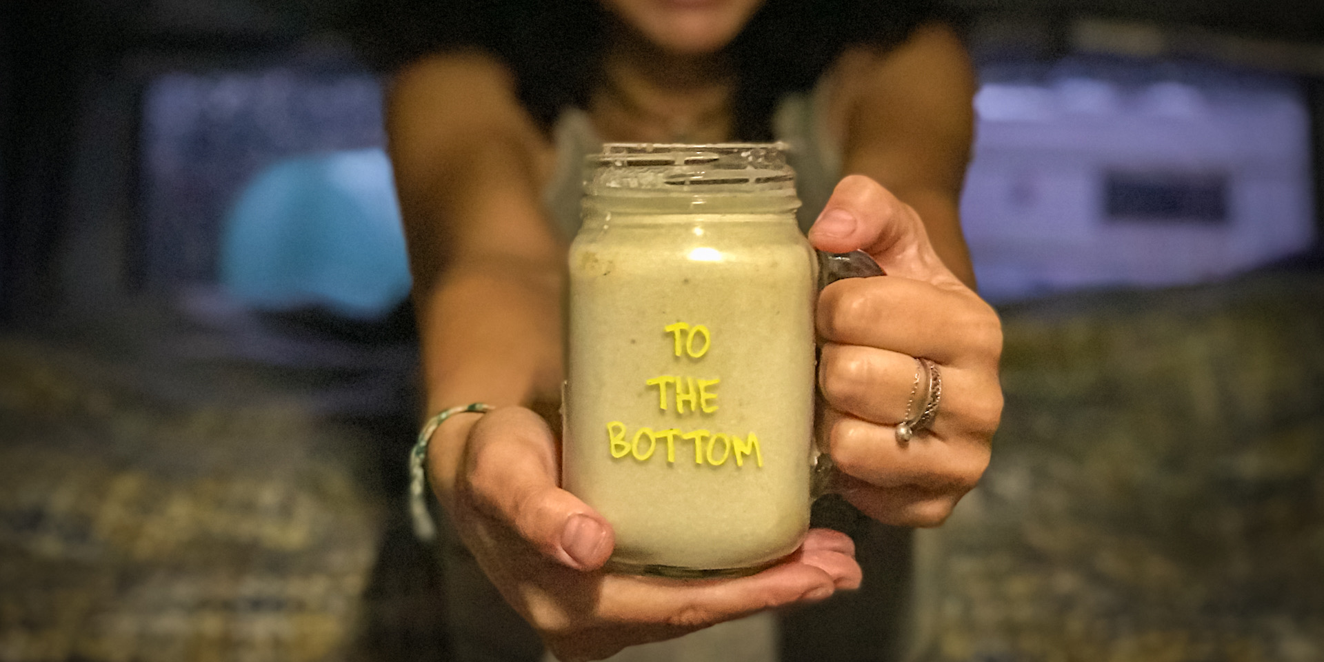 Shake proteic cu arahide si cardamom