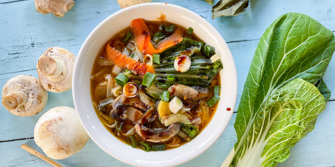 Supa tip ramen cu frunze de lime